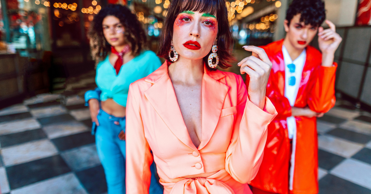 Gen Z street style 2026 featuring bold colors, gender neutral fashion and expressive makeup