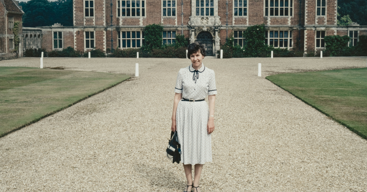 1960s model inspired by Twiggy with short hair and bold eye makeup